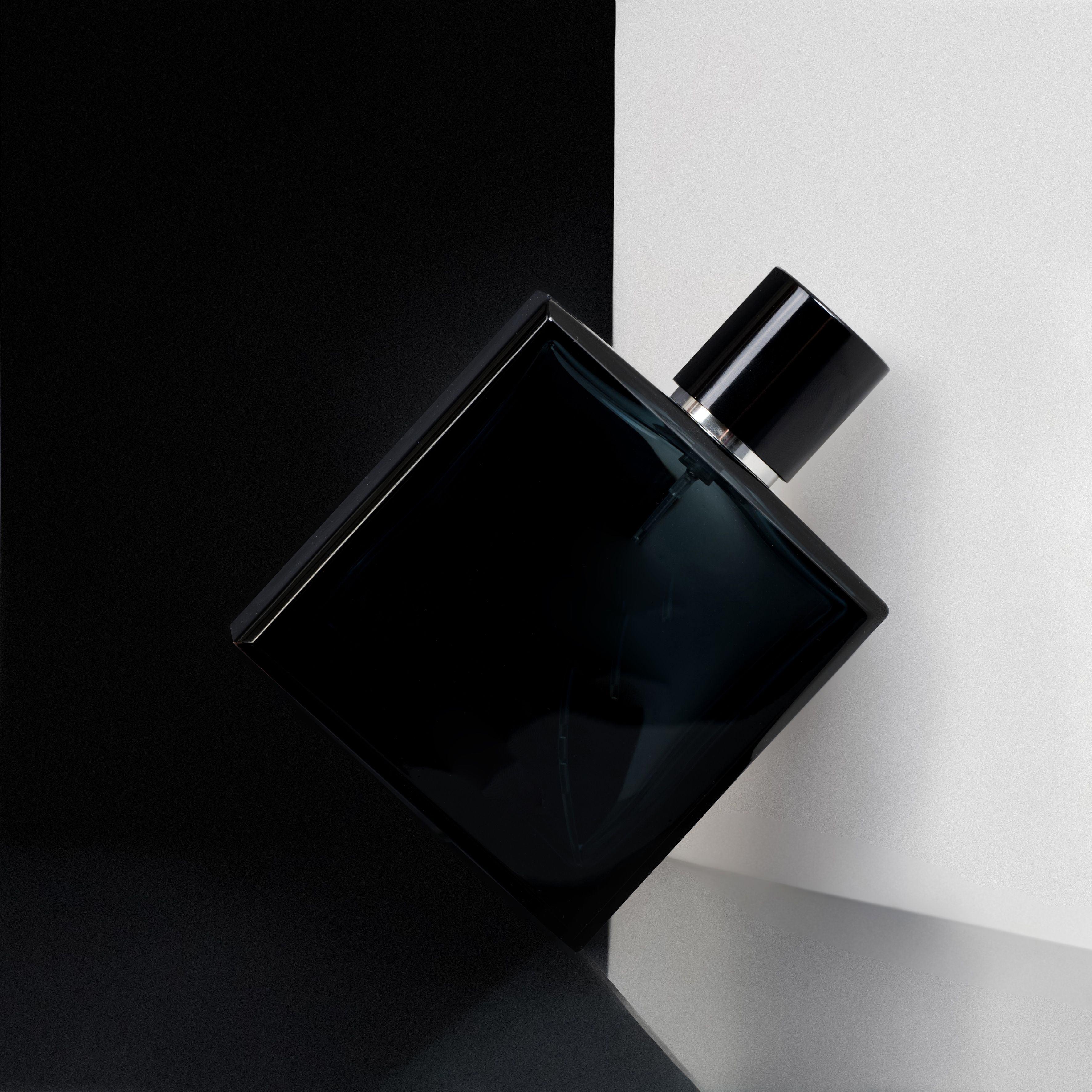 Mens Perfume: Rich Cedar in an Elegant Scent